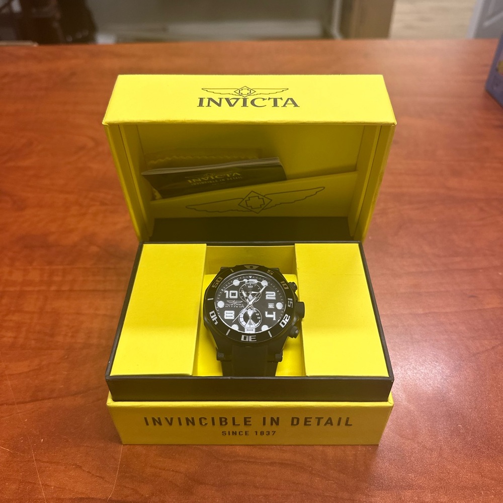 Invicta Pro Diver Men’s Watch Black NWT with Box